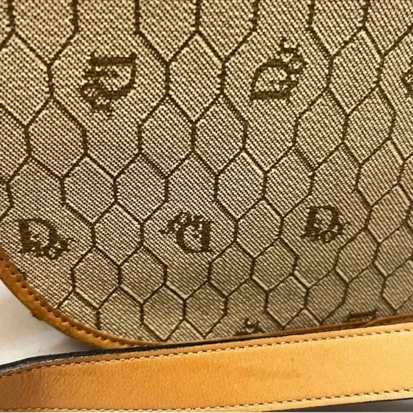 Elegant Tan and Cream Designer Shoulder Bag Set - Picture 7 of 16